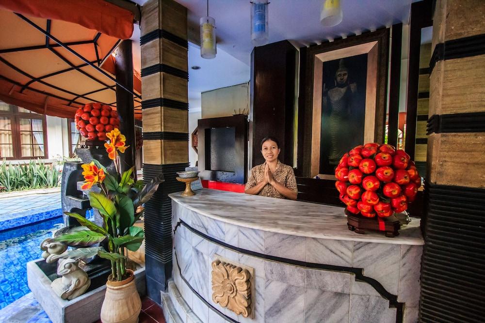 Sri Ratu Hotel Legian Zewnętrze zdjęcie