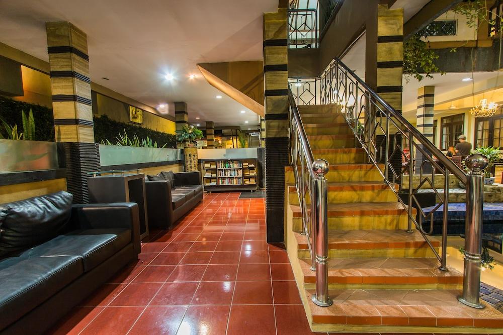 Sri Ratu Hotel Legian Zewnętrze zdjęcie