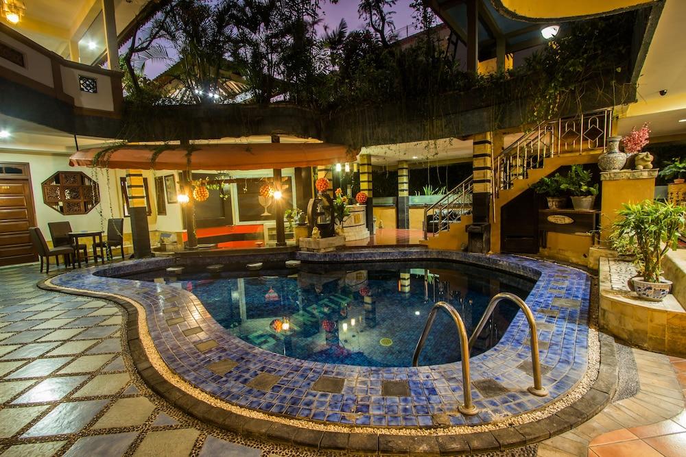 Sri Ratu Hotel Legian Zewnętrze zdjęcie