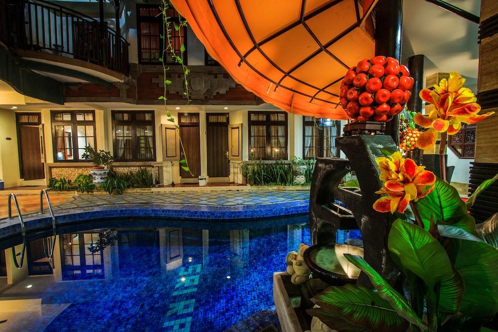 Sri Ratu Hotel Legian Zewnętrze zdjęcie