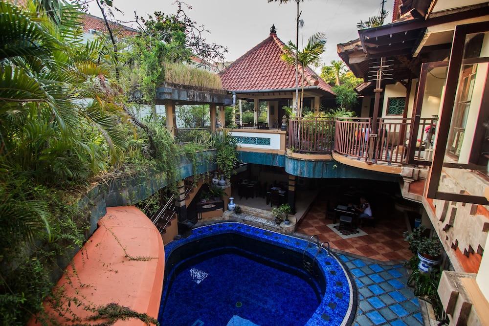 Sri Ratu Hotel Legian Zewnętrze zdjęcie