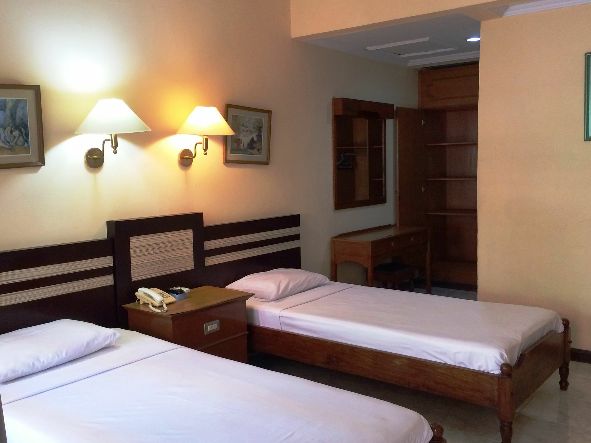 Sri Ratu Hotel Legian Zewnętrze zdjęcie